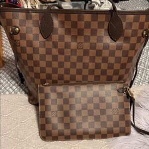 Louis Vuitton Neverfull MM w/wristlet me an offer! All are considered….